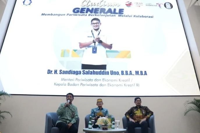 Poltekpar Makassar Menggelar Studium Generale dengan menghadirkan Narasumber Menparekraf Dr.H. Sandiaga Salahuddin Uno, B.B.A, M.B.A