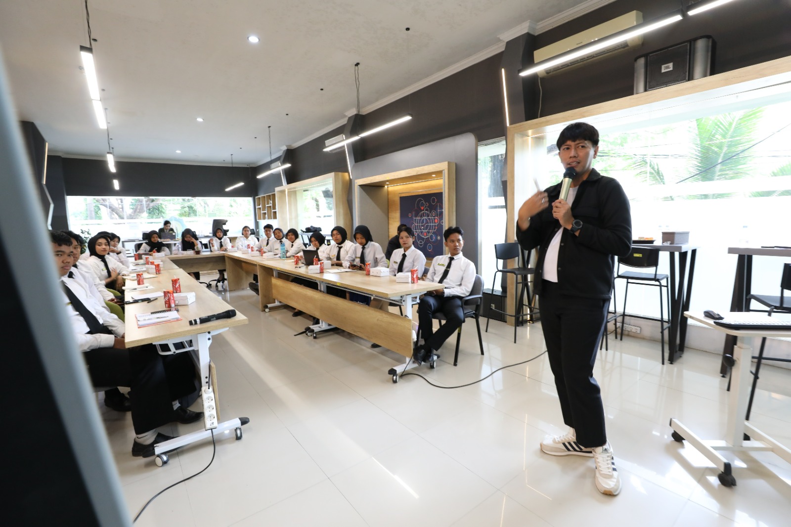 Poltekpar Makassar Gelar Business Entrepreneur Training (BEST) Batch 8 Tema: Resilient Entrepreneurs