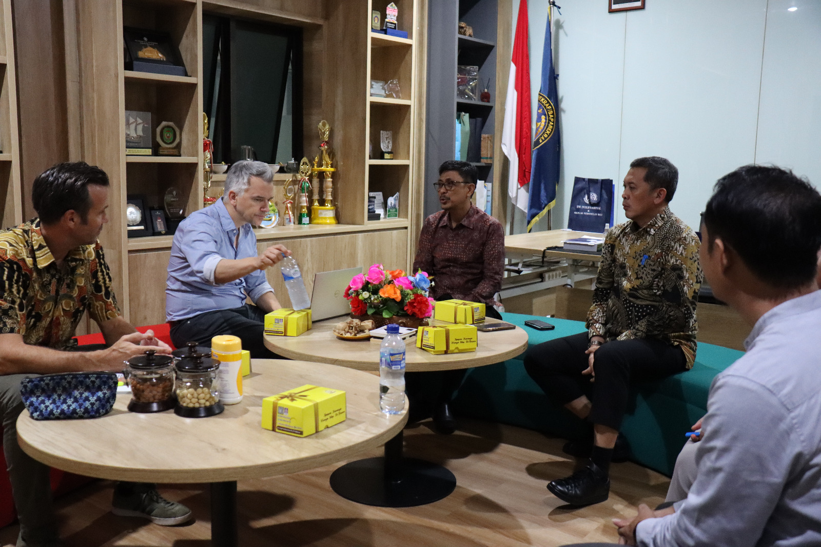 Poltekpar Makassar Gelar Review Tengah Program S4C dan STED Swisscontact