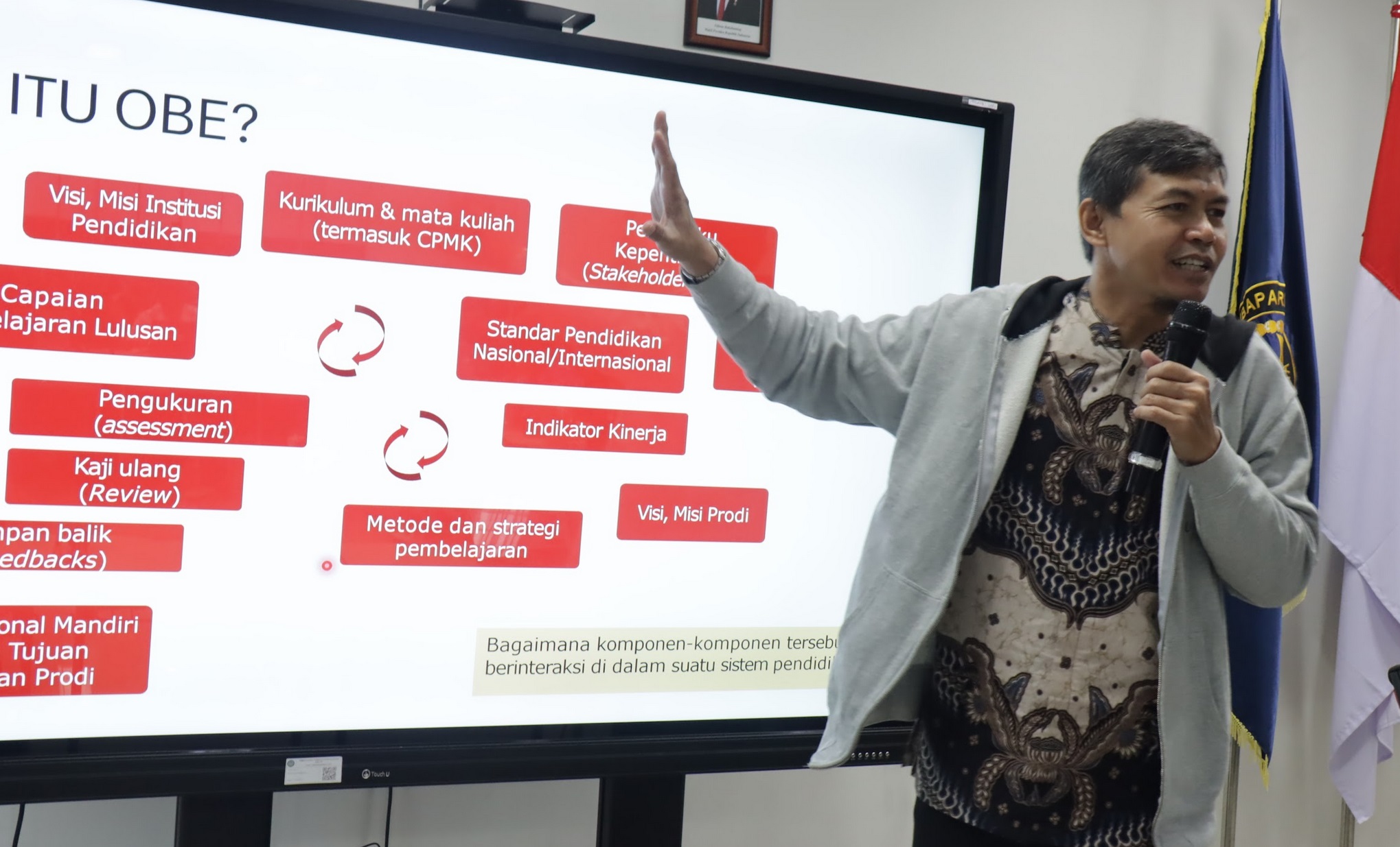 Workshop Evaluasi Kurikulum dan Bahan Ajar Berbasis ASEAN MRA-TP Semester Ganjil Tahun Akademik 2025–2026 di Lingkungan Politeknik Pariwisata Makassar