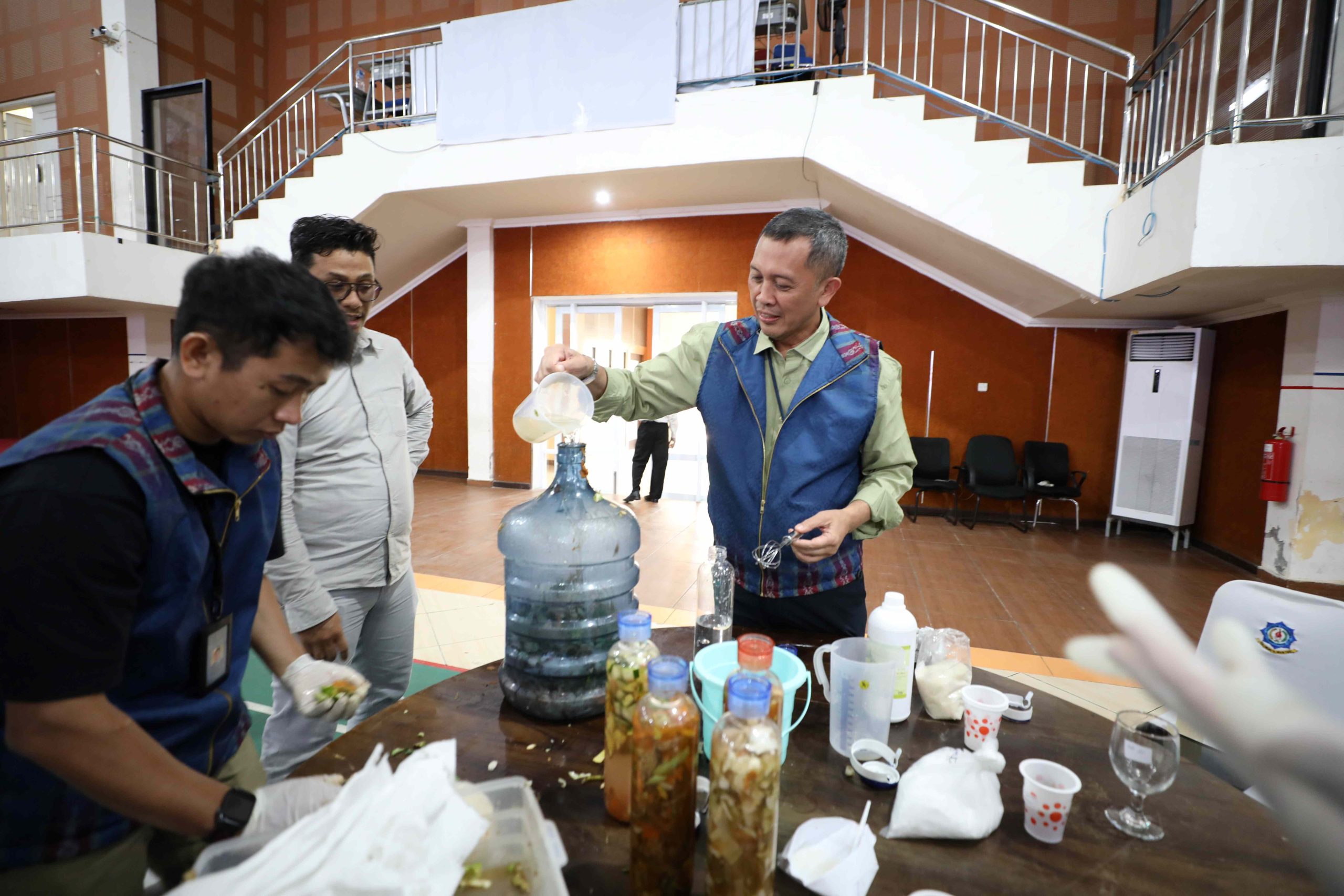 Poltekpar Makassar Gelar Sosialisasi Pengelolaan Sampah Ramah Lingkungan